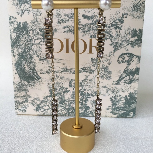 Earrings - Picture 1 of 4